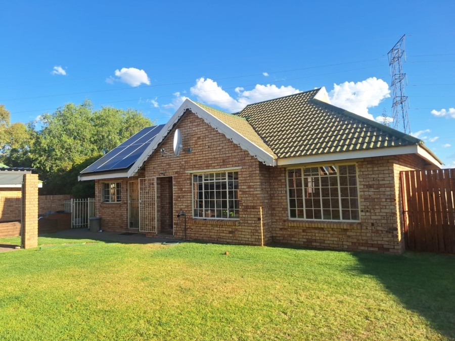 3 Bedroom Property for Sale in Heuwelsig Free State